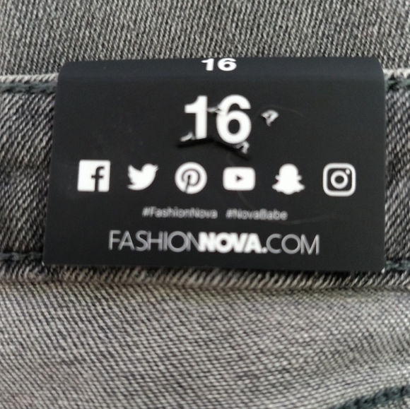 New Nova Distressed Black Jeans / Size 16 Tall - Picture 5 of 8